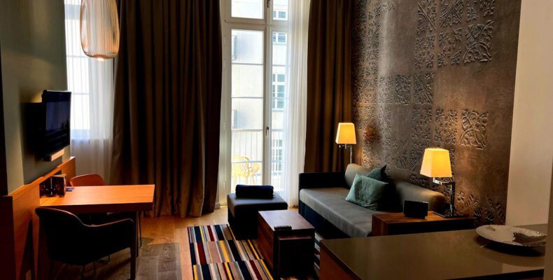 Порівняння: календарний рік та річниця Hyatt