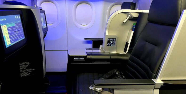 JetBlue Premier: висока плата, слабкі переваги