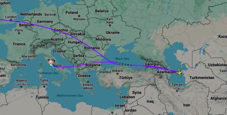 Американський Boeing 787 змінює курс через загрозу бомби