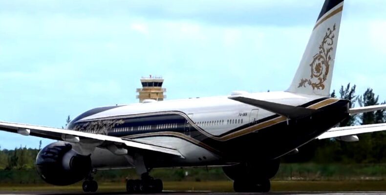 Таємнича та корупційна історія Боїнг 777