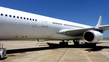 Уряд США запускає власну депортаційну авіакомпанію